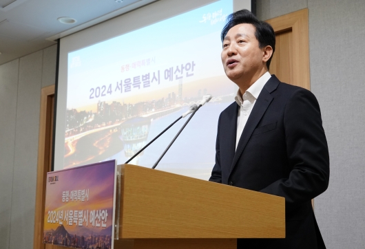 예산안 설명을 하는 오세훈 서울시장-99