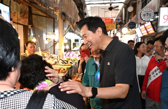 추석 명절 전 전통시장 상인 격려 방문한 오세훈 서울시장  (5)