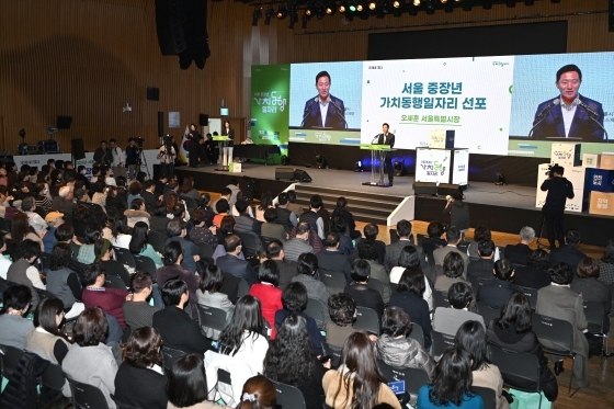 (사진1) 오세훈 서울시장이 2일(월), ‘서울시 보람일자리 사업 성과공유회’에 참석해 축사하고 있다.