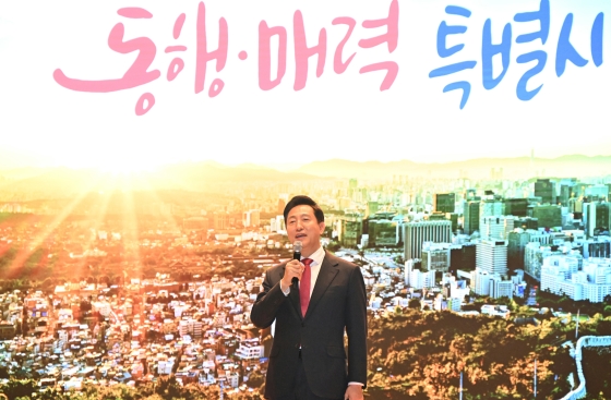 (사진1) 16일(목) 열린 _2025년 강남구 신년인사회_에 참석한 오세훈 서울시장이 시정운영 방향에 대해 설명하고 있다. 