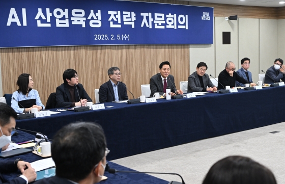 사진1. 오세훈 서울시장이 5일(수) 오전 _AI 산업육성 전략 자문회의_에서 모두말씀을 하고 있다.