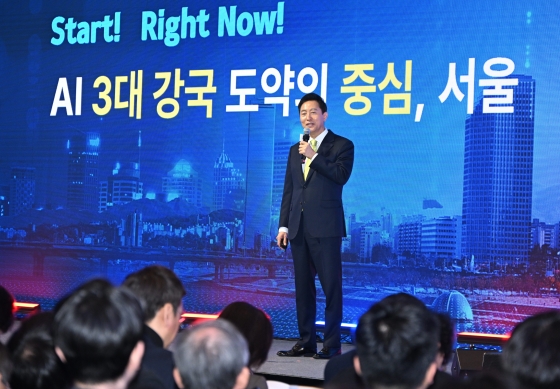 사진5. 오세훈 서울시장이 11일(화) 코엑스에서 개최된 'AI SEOUL 2025'에서 '글로벌 AI 혁신도시, 서울'이라는 주제로 비전 발표하고 있다.