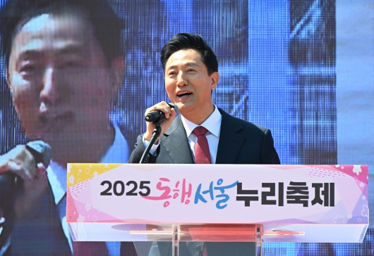 사진1. 오세훈 서울시장이 11일(금) 열린 '2025 동행서울 누리축제'에서 기념사 하고 있다.