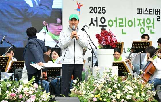 사진1. 오세훈 서울시장이 5일(월) 서울어린이대공원에서 열린 ‘제1회 서울어린이정원 페스티벌’ 개막식에서 환영사를 하고 있다.