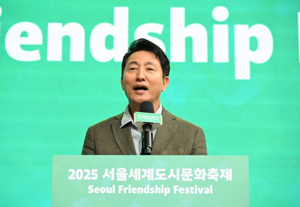 사진2. 오세훈 서울시장이 24일(토), ‘2025 서울세계도시문화축제’ 개막행사에서 축사하고 있다.