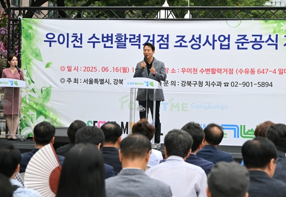 (사진1) 오세훈 서울시장이 16일(월) 열린 우이천 수변활력거점 개장식에서 축사하고 있다.