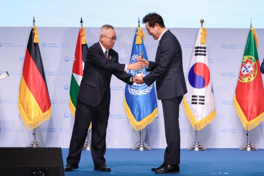 (단독수상)UN 공공행정상 수상하는 오세훈 서울시장