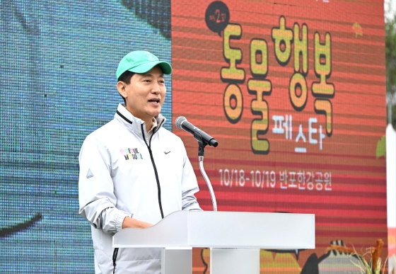 사진1. 오세훈 서울시장이 18일(토), ‘제2회 서울 동물보호의 날 기념행사’에서 인사말하고 있다.