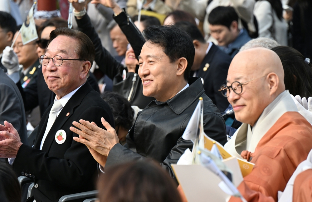 사진2. 오세훈 서울시장이 25일(토) 은평구 진관사에서 열린 「진관사 국행수륙재」에서 참석했다.