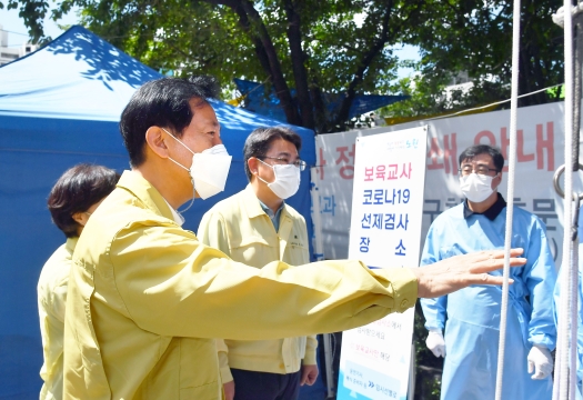 노원구 임시선별검사소 현장방문중인 오세훈 서울시장