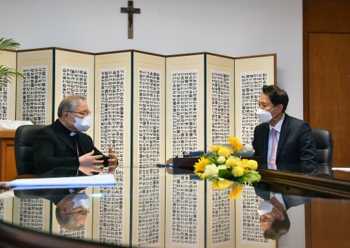 염수정 추기경 예방 (5)