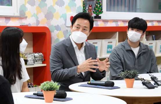 자립준비청년들과 대화를 나누는 오세훈 서울시장-2
