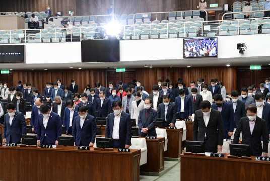 시의회 임시회 본회의 - 신당역 스토킹 법죄 피해자에 대한 묵념